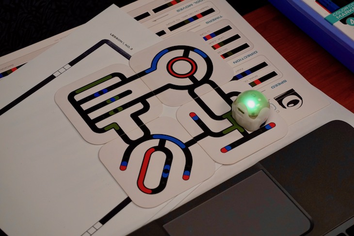 <p>Ozobot robots can be programmed to move forward, backward, left, and right via color.</p>

